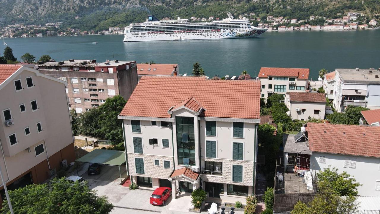 Promenade,5 Min Old Town Apartment Kotor Luaran gambar